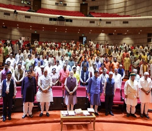 विरोधक दिशाहीन असल्याची प्रधानमंत्री नरेंद्र मोदी यांची टीका