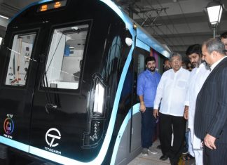 मेट्रो स्थानकांची पालकमंत्री चंद्रकांत पाटील यांच्याकडून पाहणी