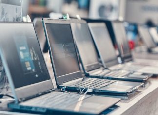 लॅपटॉप, टॅब्लेट्स आणि वैयक्तिक संगणकांच्या आयातीकरता येत्या एक नोव्हेंबरपासून वैध परवाना बाळगणं आवश्यक