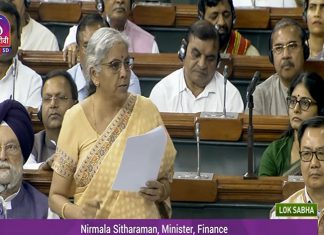 प्रधानमंत्र्यांच्या नेतृत्वाखाली रालोआ सरकारच्या काळात पैशाच्या पळवाटा बंद झाल्या असून जनतेचा पैसा योग्य कारणांसाठी वापरला जातो असं केंद्रीय अर्थमंत्र्यांचं प्रतिपादन