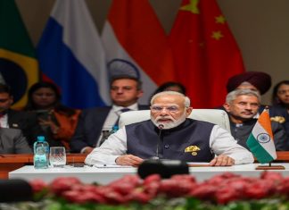 पाच देशांच्या ब्रिक्स संघटनेचा विस्तार करुन आणखी ६ देशांचा समावेश करण्याचा दक्षिण आफ्रिकेत झालेल्या परिषेदत निर्णय