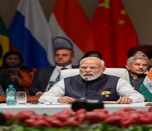 पाच देशांच्या ब्रिक्स संघटनेचा विस्तार करुन आणखी ६ देशांचा समावेश करण्याचा दक्षिण आफ्रिकेत झालेल्या परिषेदत निर्णय