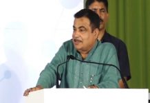 इथेनॉल इंधनावर चालणाऱ्या जगातल्या पहिल्या मोटारीचं केंद्रीय मंत्री नितीन गडकरी यांच्या हस्ते अनावरण