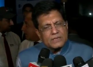 अमेरिकेतनं आयात केलेल्या सफरचंदांवर ५० टक्के आणि अक्रोडवर १०० टक्के शुल्क कायम राहणार