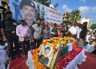 शहीद जवान दिलीप ओझरकर यांच्या पार्थिवावर शासकीय इतमामात अंत्यसंस्कार
