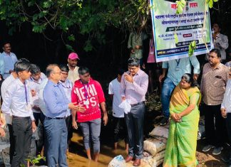 लोकसहभागातून व श्रमदानातून वनराई बंधारे बांधण्याच्या मोहिमेला गती द्यावी – जिल्हाधिकारी डॉ. राजेश देशमुख