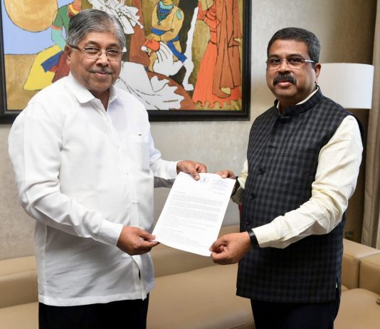 नॅक मूल्यांकन प्रक्रियेत सुधारणा करण्याची उच्च शिक्षण मंत्री चंद्रकांत पाटील यांची केंद्रीय शिक्षण मंत्र्यांना पत्राद्वारे विनंती