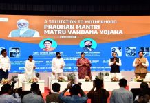 अंगणवाडी कर्मचाऱ्यांना स्मार्ट फोन देण्याची तसंच आयुर्विम्याचा हप्ता भरण्याची केंद्रीय महिला आणि बालविकास मंत्र्यांची घोषणा