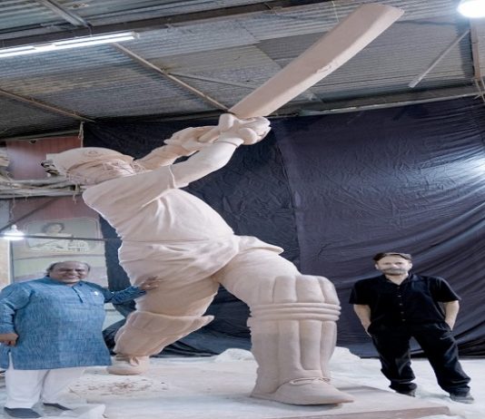 मुंबईच्या वानखेडे स्टेडियमवर भारतरत्न सचिन तेंडुलकर यांच्या पूर्णाकृती पुतळ्याचं होणार अनावरण