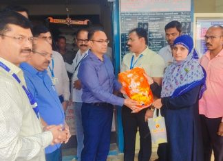 आनंदाचा शिधा वाटपाचा जिल्हाधिकारी डॉ. राजेश देशमुख यांच्याकडून आढावा