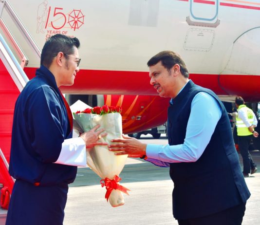 भूतानचे राजे जिग्मे खेसर नामग्याल वांगचुक यांचे मुंबईत आगमन
