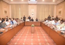 विदर्भ आणि मराठवाड्यातील दुग्धविकास प्रकल्पांचा केंद्रीय मंत्री नितीन गडकरी, उपमुख्यमंत्री देवेंद्र फडणवीस यांच्याकडून आढावा