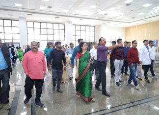 आसाममधील महत्वाच्या ठिकाणांचा दौरा : महाराष्ट्राच्या पत्रकारांची एम्स गुवाहाटी आणि सुआलकुची रेशीम केंद्राला भेट