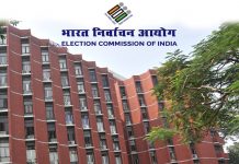 कर्नाटक सरकारच्या यशाबद्दल तिथल्या वृत्तपत्रांमध्ये जाहिराती प्रसिद्ध केल्यावरून निवडणूक आयोगाची कर्नाटक सरकारला नोटिस