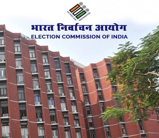 कर्नाटक सरकारच्या यशाबद्दल तिथल्या वृत्तपत्रांमध्ये जाहिराती प्रसिद्ध केल्यावरून निवडणूक आयोगाची कर्नाटक सरकारला नोटिस