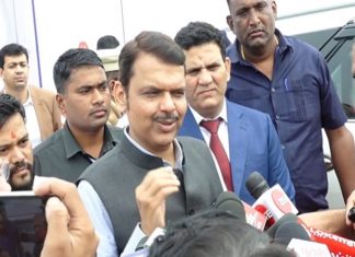 शेतपिकांच्या नुकसानीची पाहणी करून अहवाल पाठवण्याच्या उपमुख्यमंत्री देवेंद्र फडणवीस यांच्या जिल्हाधिकाऱ्यांना सूचना