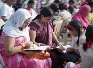 पालकांनी मुलांना गोष्ट सांगण्याच्या पुण्यातील उपक्रमाची विश्वविक्रमात नोंद