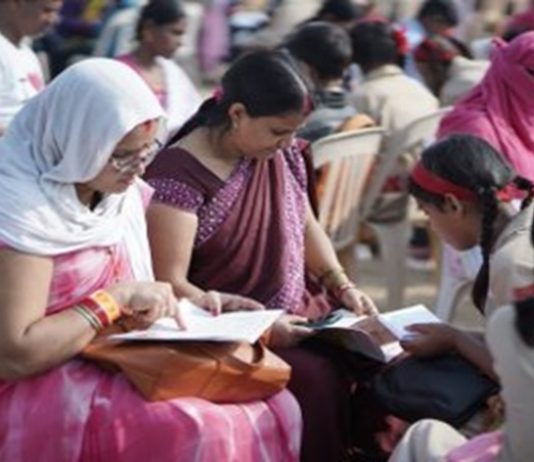 पालकांनी मुलांना गोष्ट सांगण्याच्या पुण्यातील उपक्रमाची विश्वविक्रमात नोंद