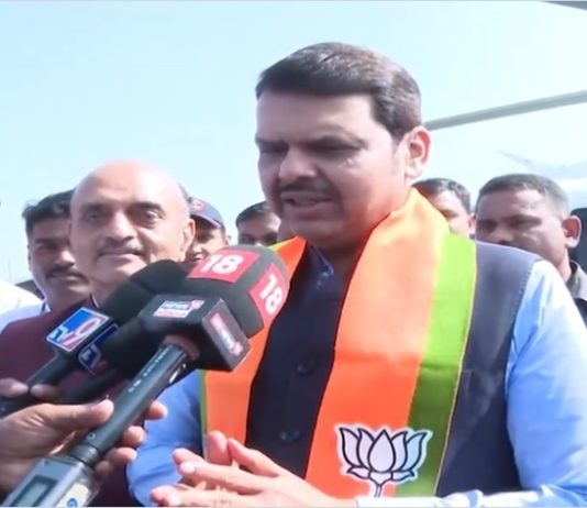 मराठवाडा म्हणजे दुष्काळ ही ओळख पुसली गेली पाहिजे,असं देवेंद्र फडनवीस यांचं प्रतिपादन