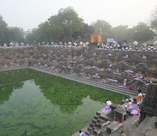 सर्वाधिक लोकांनी एकाच वेळी 108 ठिकाणांवर सूर्यनमस्कार करण्याचा जागतिक विक्रम केल्याबद्दल पंतप्रधानांनी गुजरातचे केले अभिनंदन