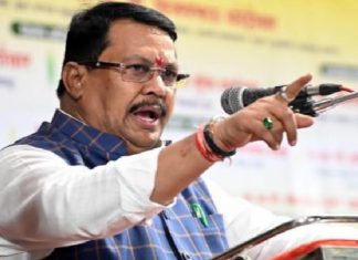 बेकायदेशीर डान्स-बारवर छापे टाकून कारवाई करावी – विजय वडेट्टीवार