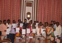 १७ कातकरी कुटुंबांना मिळाल्या त्यांच्या हक्काची जमिनी ; उपमुख्यमंत्री देवेंद्र फडणवीस यांचा पुढाकार