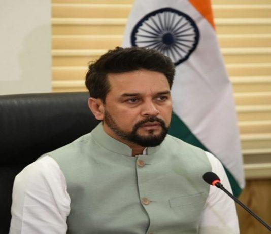 जनधन खात्यांमध्ये २ लाख कोटी रुपये जमा झाल्याची मंत्री अनुराग ठाकूर यांची माहिती