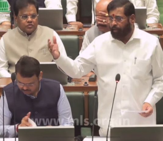 राज्यातील सामाजिक व शैक्षणिकदृष्ट्या मागासवर्गांकरिता आरक्षण विधेयक विधिमंडळाच्या दोन्ही सभागृहात एकमताने मंजूर